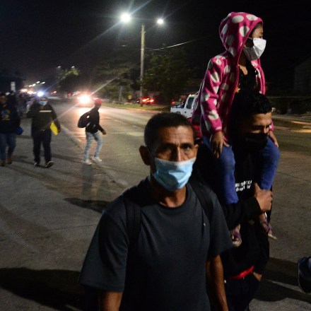 Some 300 Hondurans leave in a caravan to the United States, fleeing the violence and crisis caused by hurricanes Eta and Iota, from the Great Metropolitan Central of San Pedro Sula, 180 km north of Tegucigalpa, on January 14, 2021. (Photo by Orlando SIERRA / AFP)